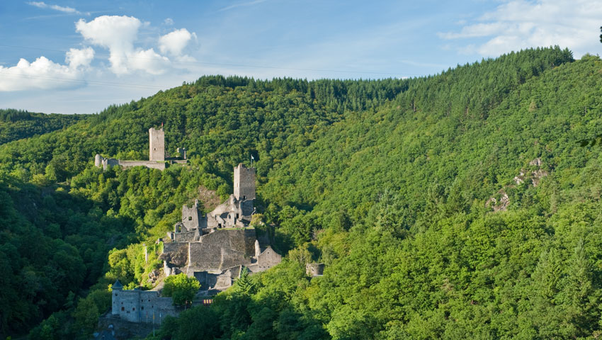 Uitzicht op de Manderscheider Burchten © Rheinland-Pfalz Tourismus GmbH / Dominik Ketz