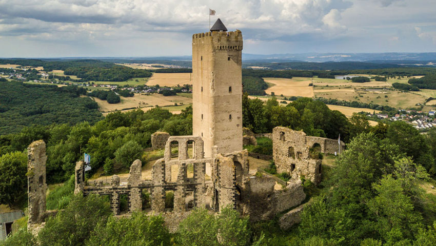 De burcht Olbrück © foto Dominik Ketz