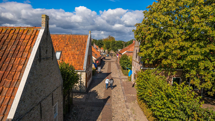 In Bourtange wandel je zo het verleden in © foto Metha Eikens