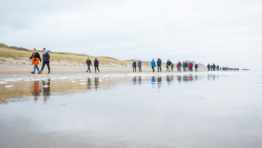 wandelnieuws egmond wandel marathon strand