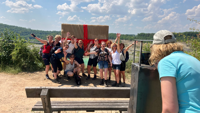 wandelnieuws pieterpadwandelaars konden niet wachten tot de onthulling